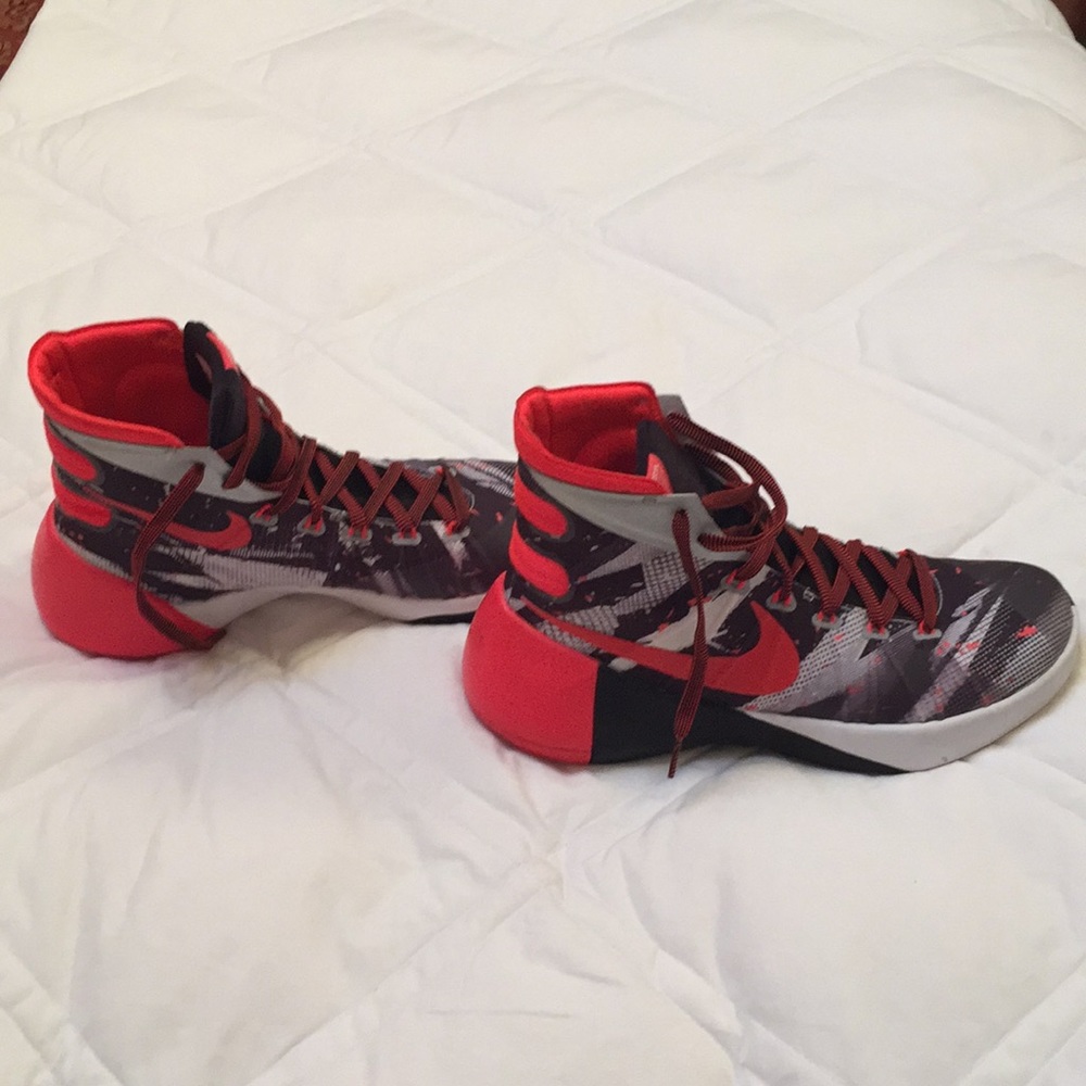Nike men’s basketball sneakers size 9 1/2